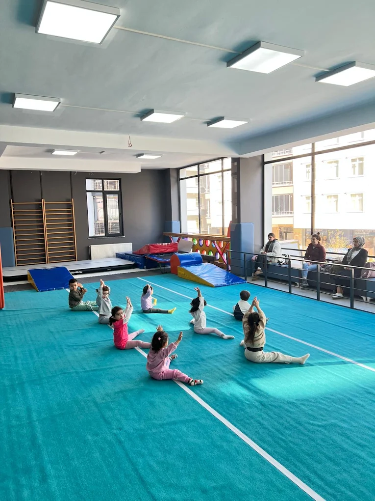 Cimnastix Sports School Salon Ekipmanı ve Çalışma
